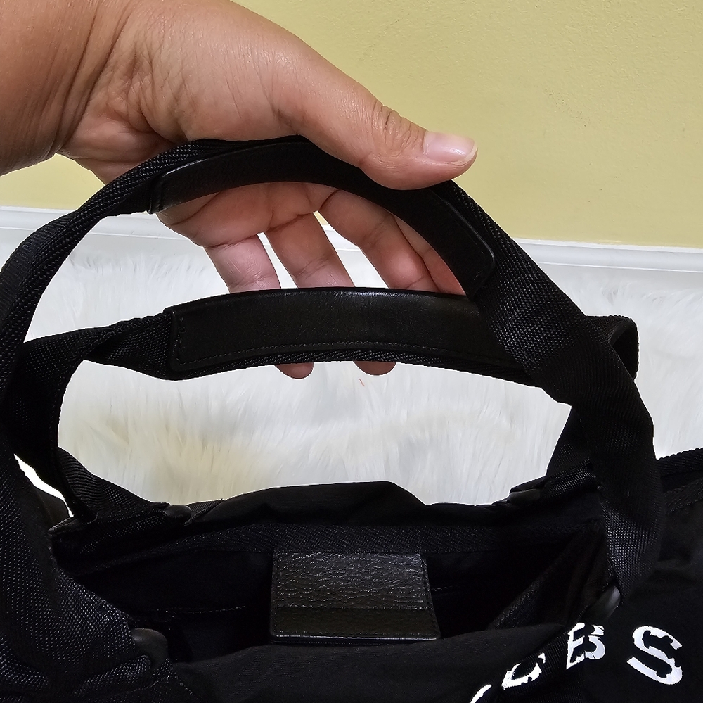 THE MARC JACOBS Logo Canvas Tote - Picture 15 of 17